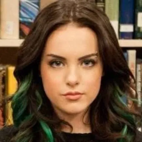 chat with ai character: jade west