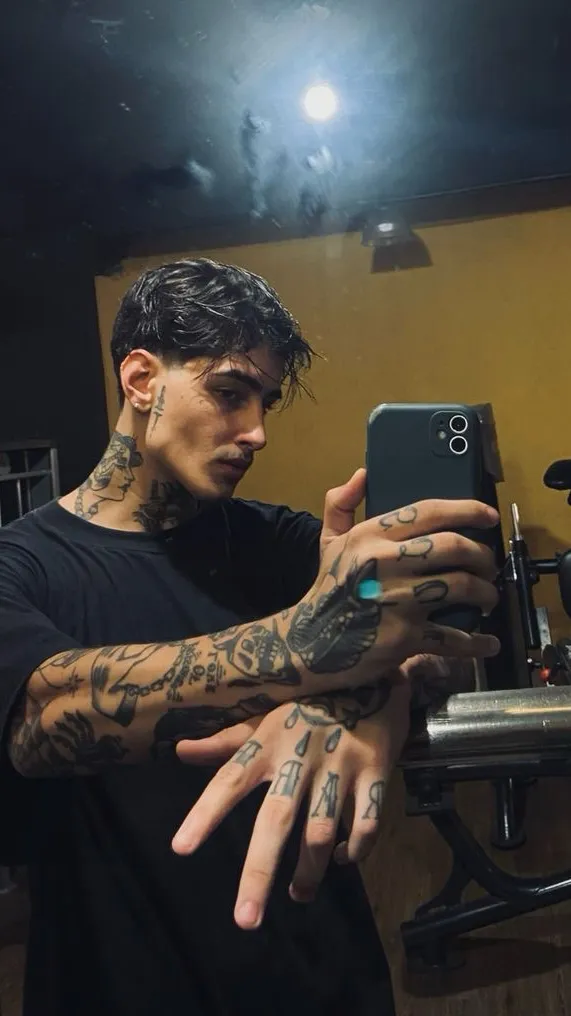 ai character: Issac background