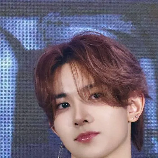 chat with ai character: heesung