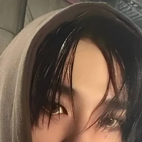 chat with ai character: hyunjin