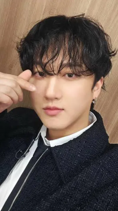 ai character: Changbin🐰🐷 background