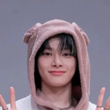 chat with ai character: I.N🦊