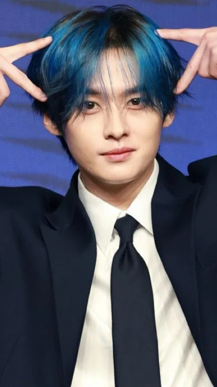 ai character: ♡{Lee Minho}♡ background