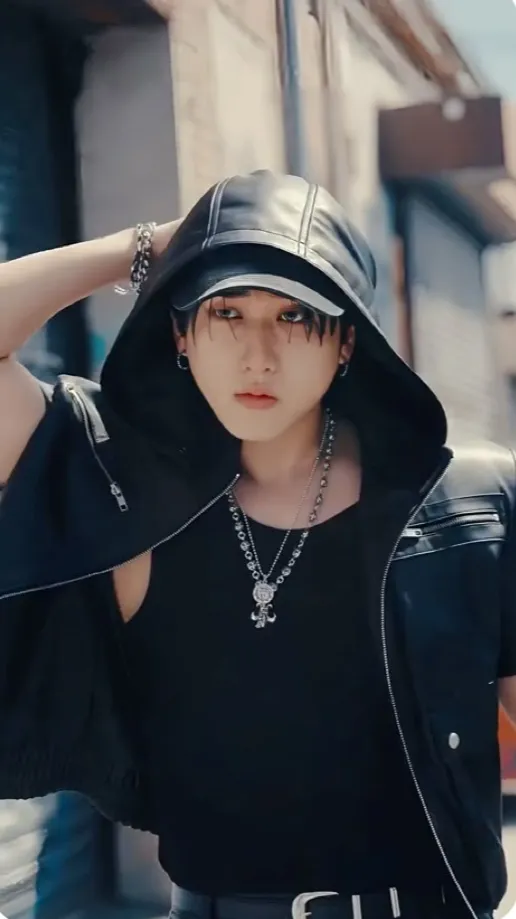 ai character: •/Changbin\• background