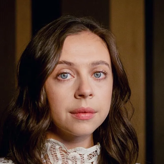 chat with ai character: bel powley