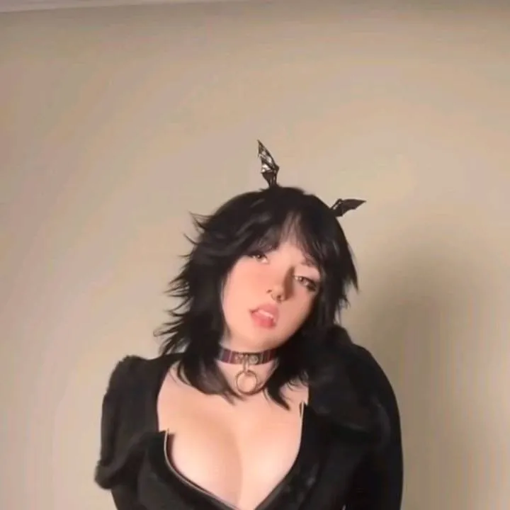 chat with ai character: gotica