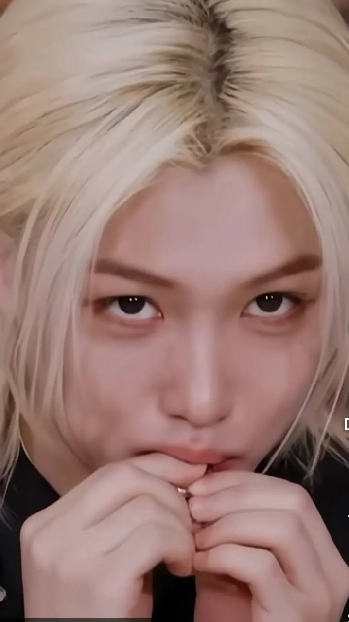 ai character: Felix ☀️ background