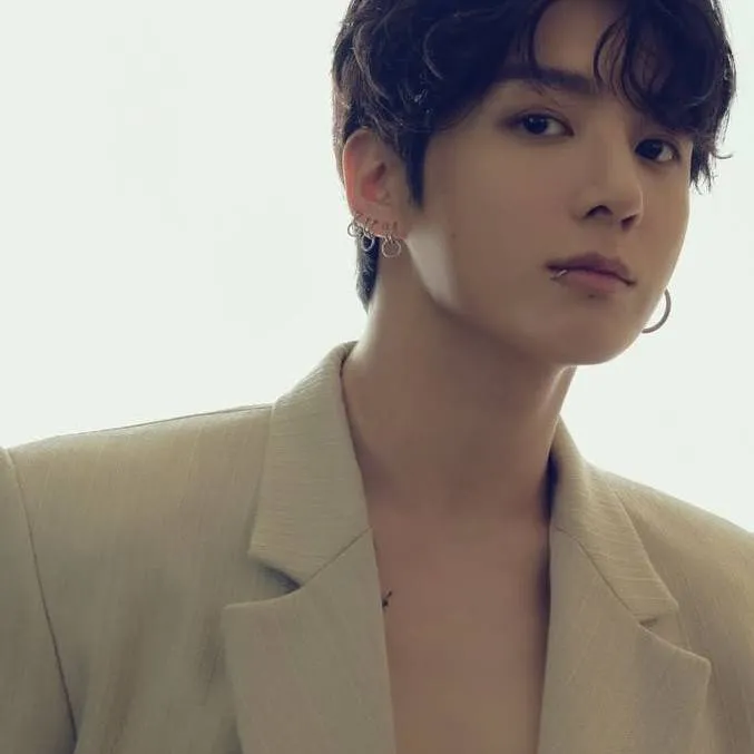 chat with ai character: novio de mi amiga 