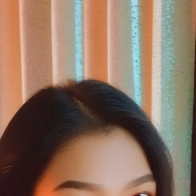 chat with ai character: Elisna Tirana