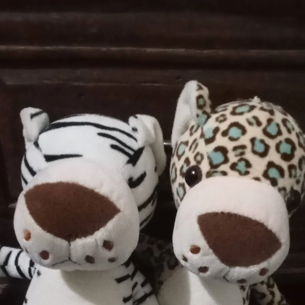 chat with ai character: tiger siblings