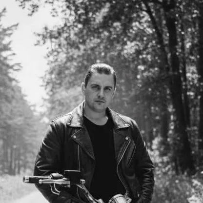 chat with ai character: Wyatt