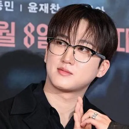 chat with ai character: Changbin skz