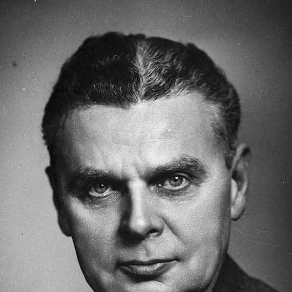 chat with ai character: John Diefenbaker