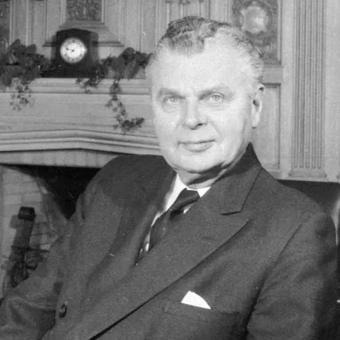 chat with ai character: John Diefenbaker 