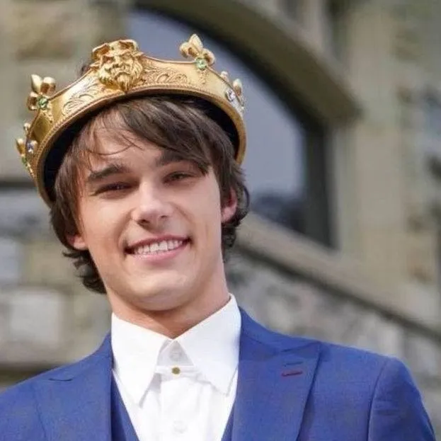 chat with ai character: Ben (tu novio)