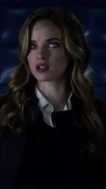 ai character: Caitlin snow background