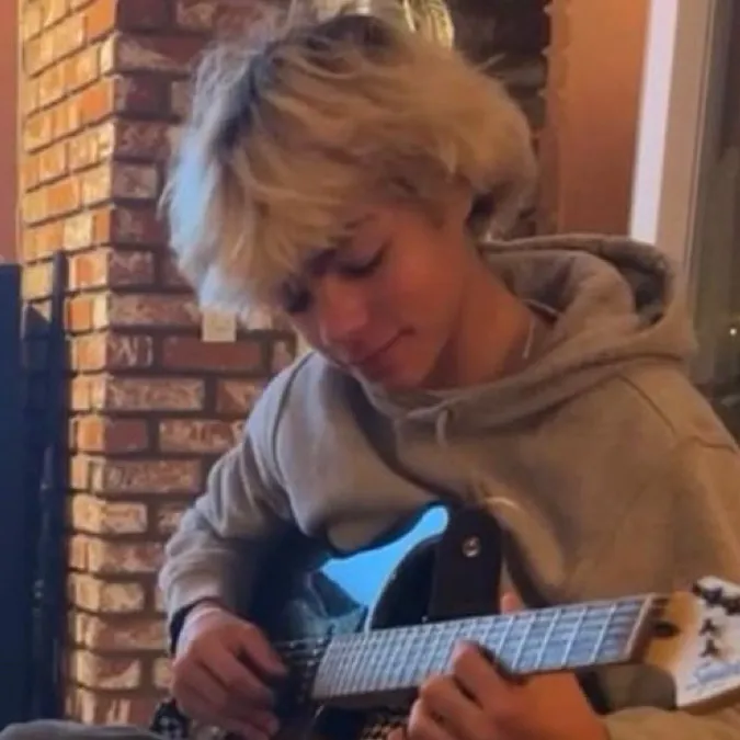 chat with ai character: Malachi 