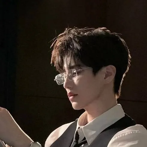 chat with ai character: Zayn