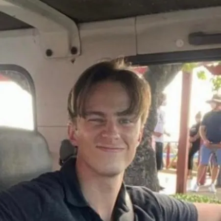 Chat with Drew Starkey - text or voice, Enjoy AI Chat Free & Safe