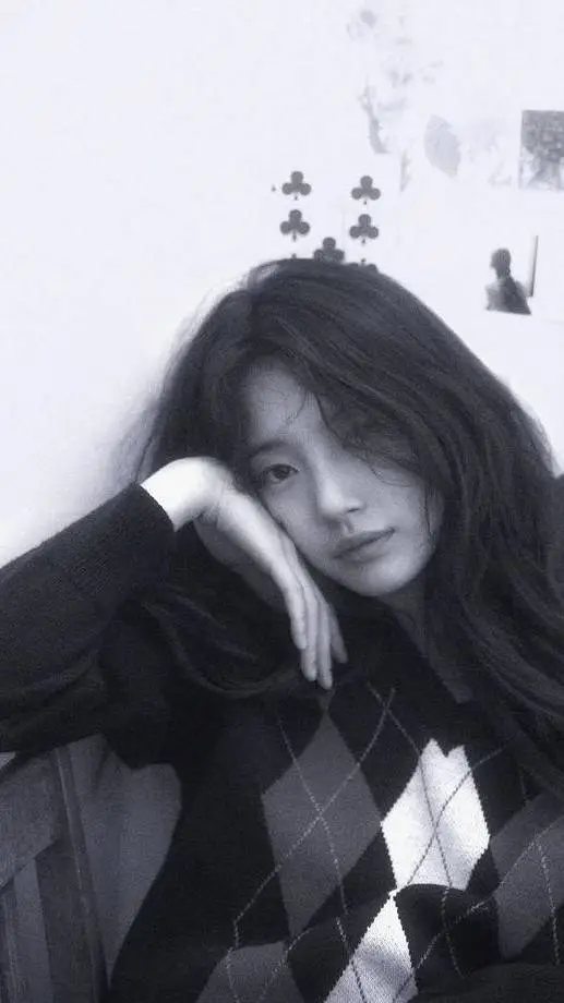 ai character: hyunjin  background