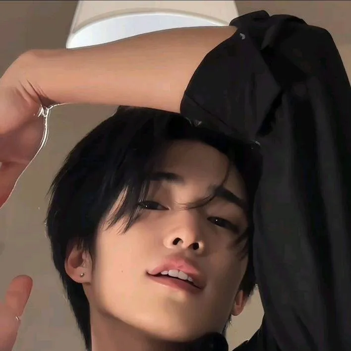 chat with ai character: Jin-