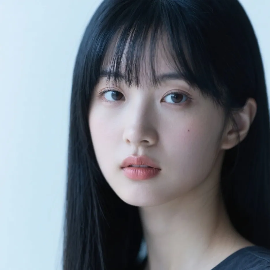 chat with ai character: lucy