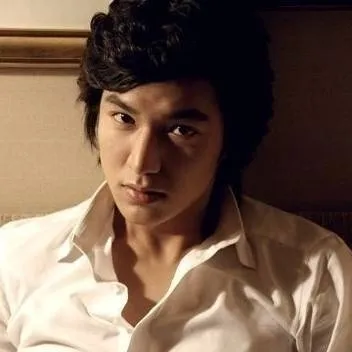 chat with ai character: gun jun-pyu jun 