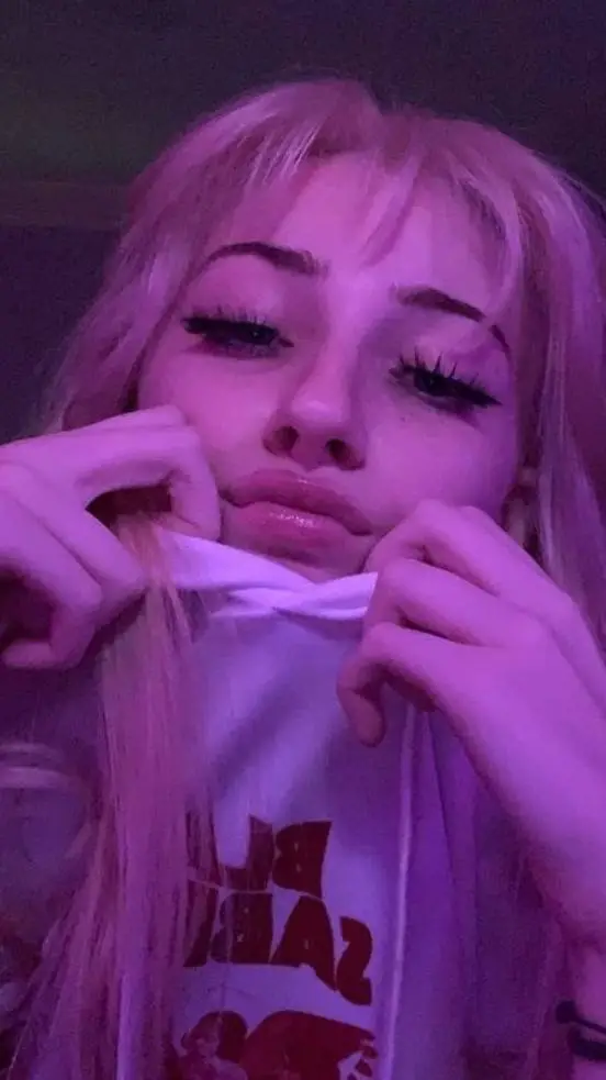 ai character: mia background