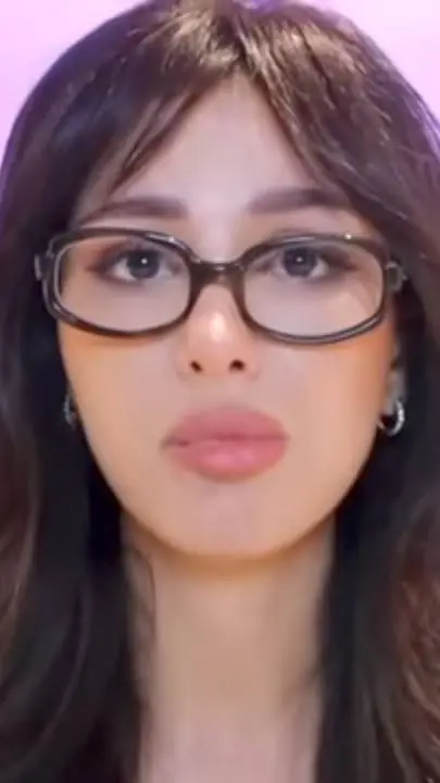 ai character: SSSniperWolf background