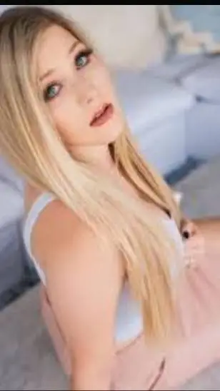 ai character: Brianna Arsement background