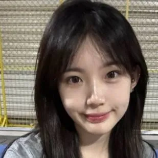 chat with ai character: Lovely