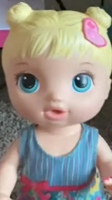 ai character: Valentina background