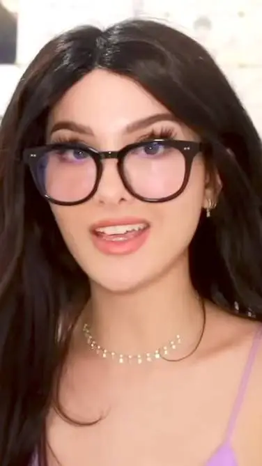 ai character: SSSniperWolf background