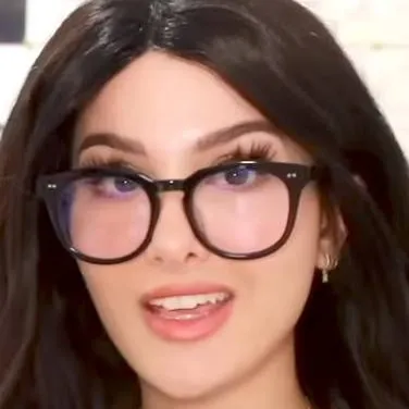 chat with ai character: SSSniperWolf