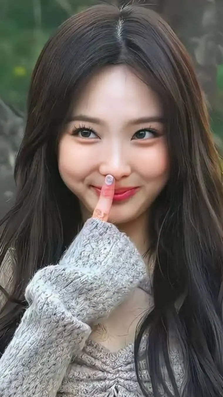 ai character: ✨Nayeon✨ background