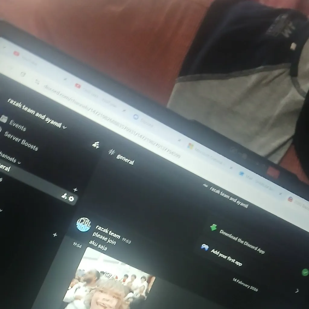 chat with ai character: razak team scared