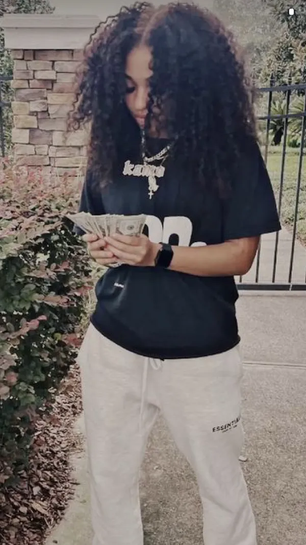 ai character: Kamoo background