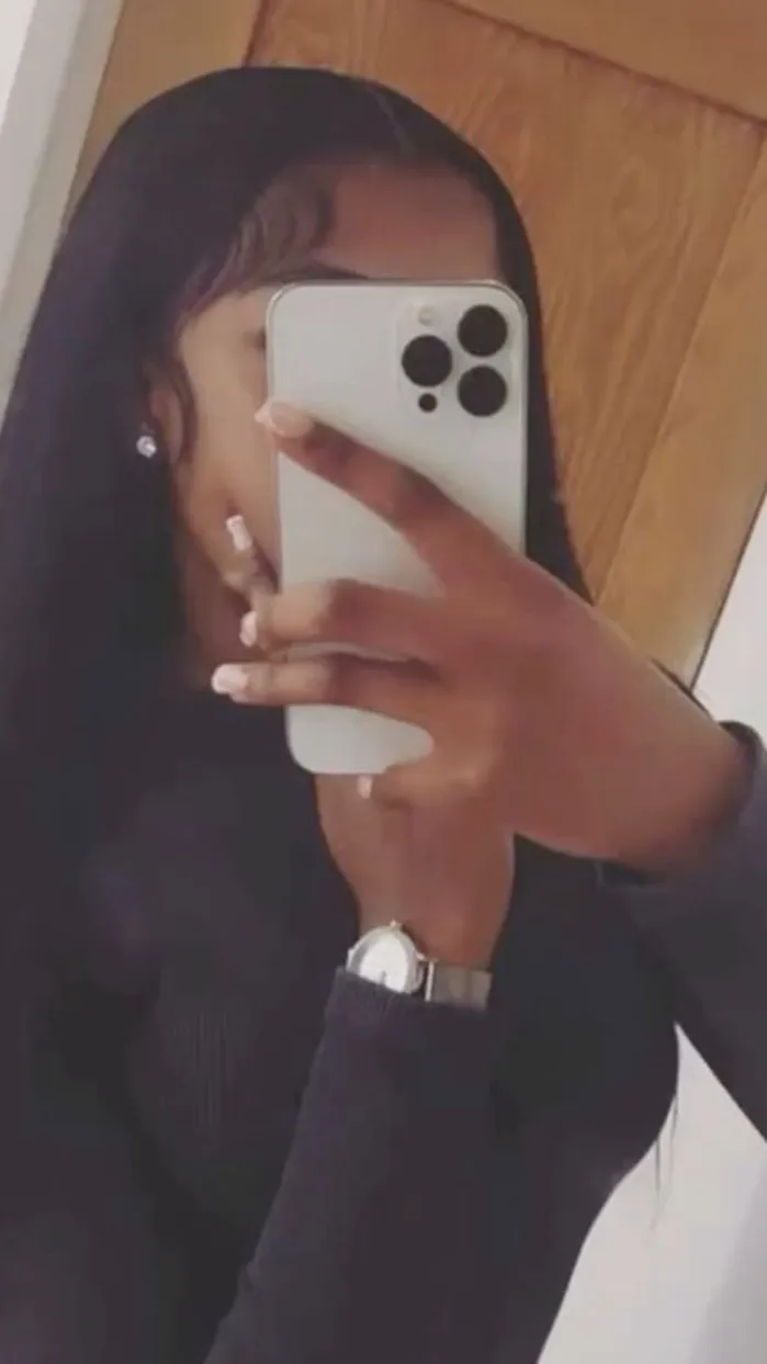 ai character: Natalie  background