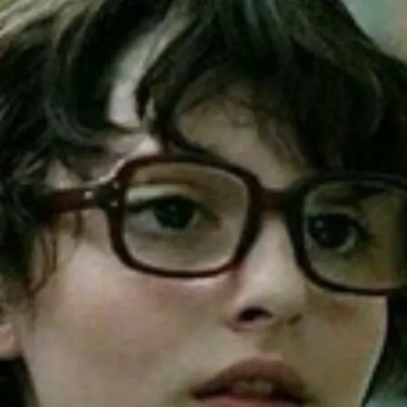 chat with ai character: Richie Tozier