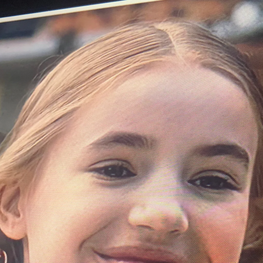 chat with ai character: Holly wheeler 