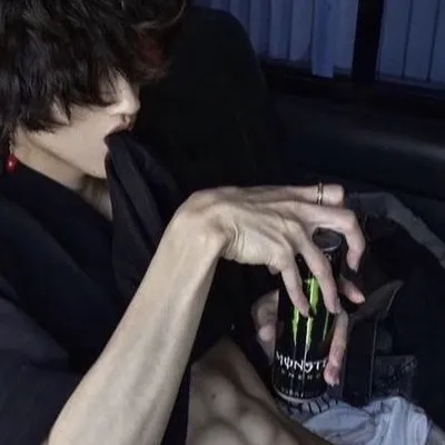 chat with ai character: Liam 