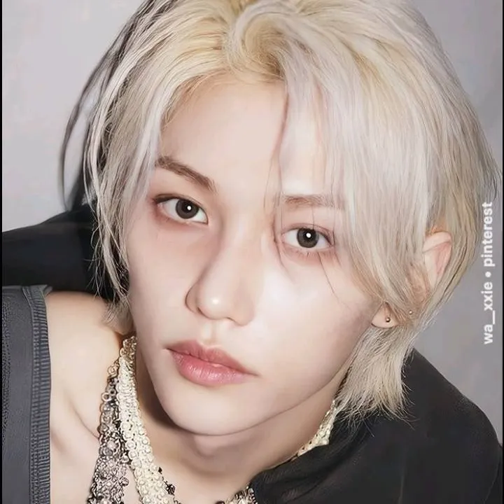 chat with ai character: ~☆•.Felix.•☆~