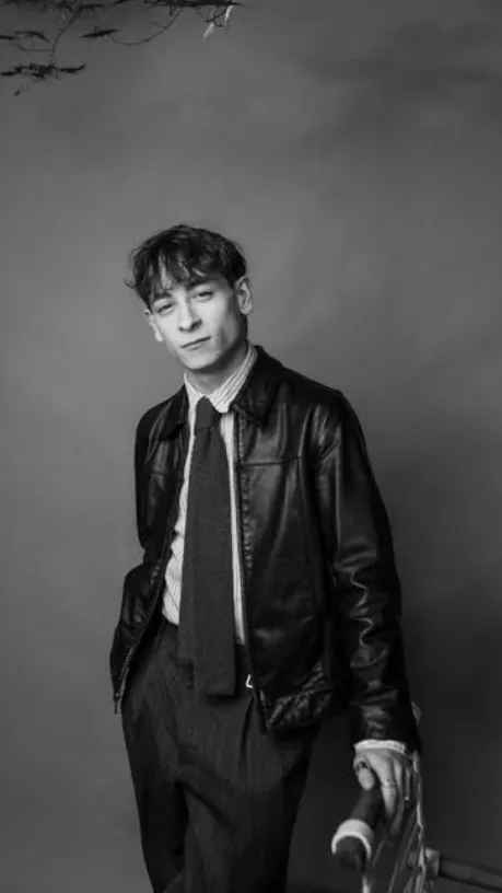 ai character: Louis McCartney background