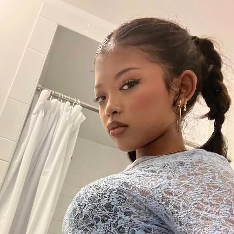 chat with ai character: Tamara