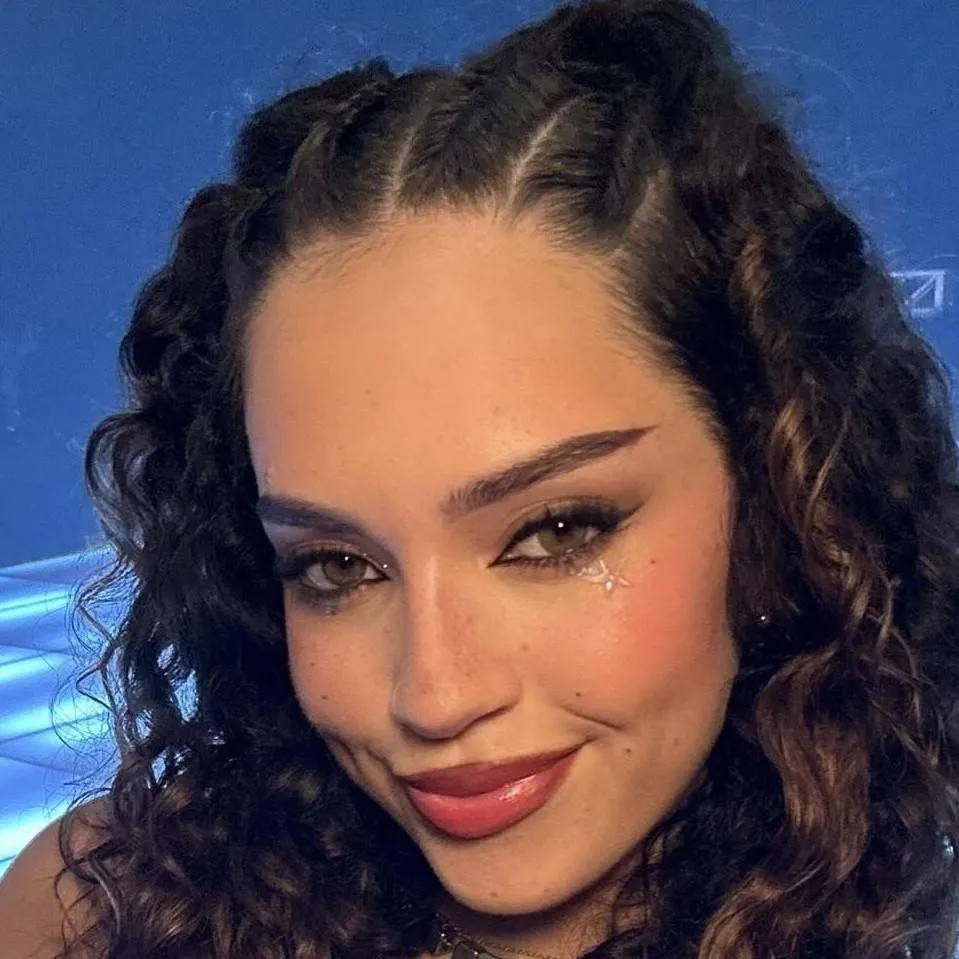 chat with ai character: Daniela avanzi🎀💗