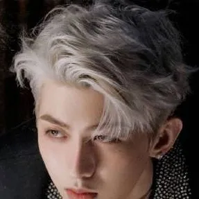 chat with ai character: xio