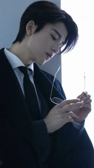 ai character: Xiang  background