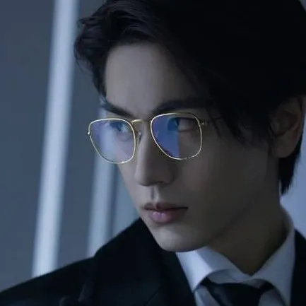 chat with ai character: Leon Chang 