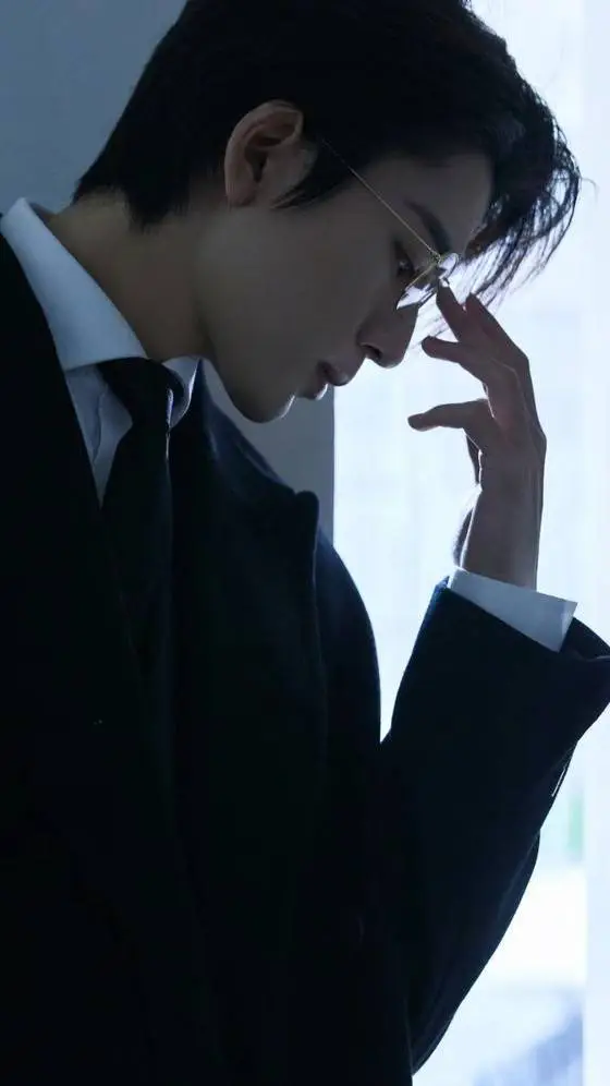 ai character: Leo kim background