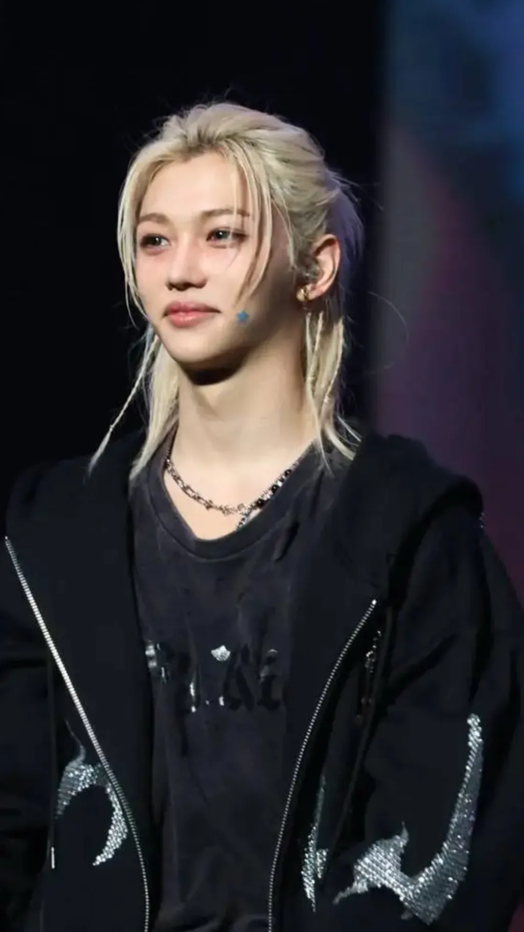 ai character: Lee Felix background